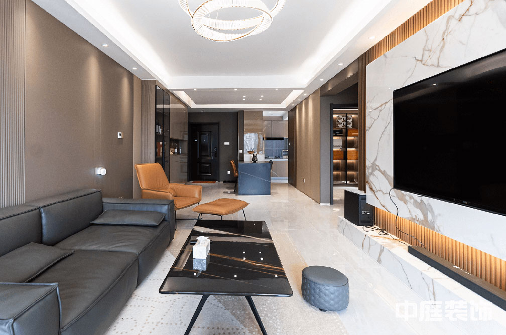 黃有斌：翡翠時(shí)光&mdash;&mdash;精工、材質(zhì)打造現(xiàn)代新輕奢生活