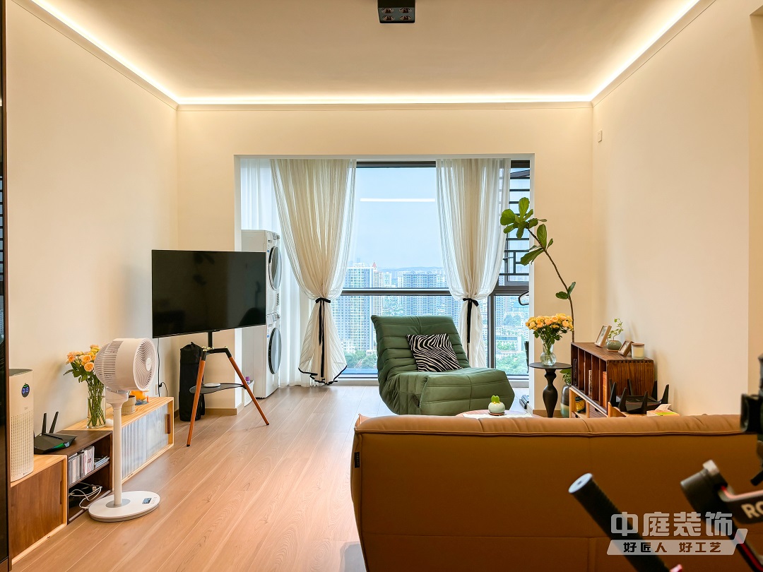 南寧新房裝修-現(xiàn)代原木風-客廳