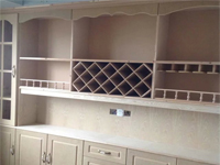 衣柜要定制的比較好還是現(xiàn)場做比較好？